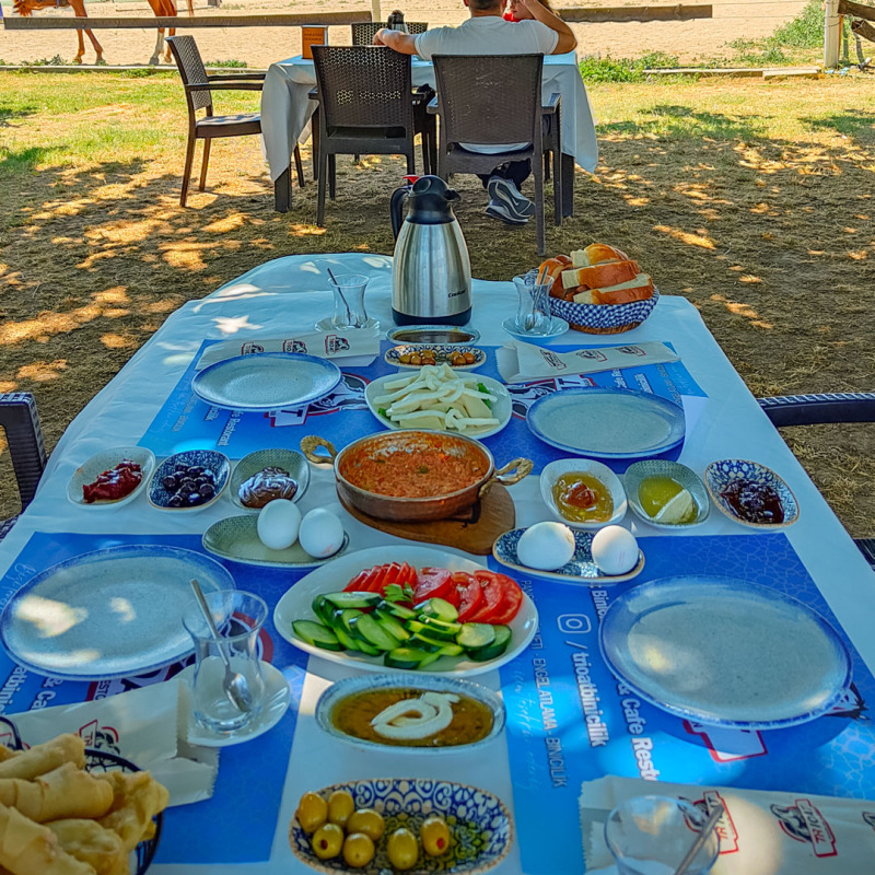 Kalabalık Sofralar İçin Grup Kahvaltısı