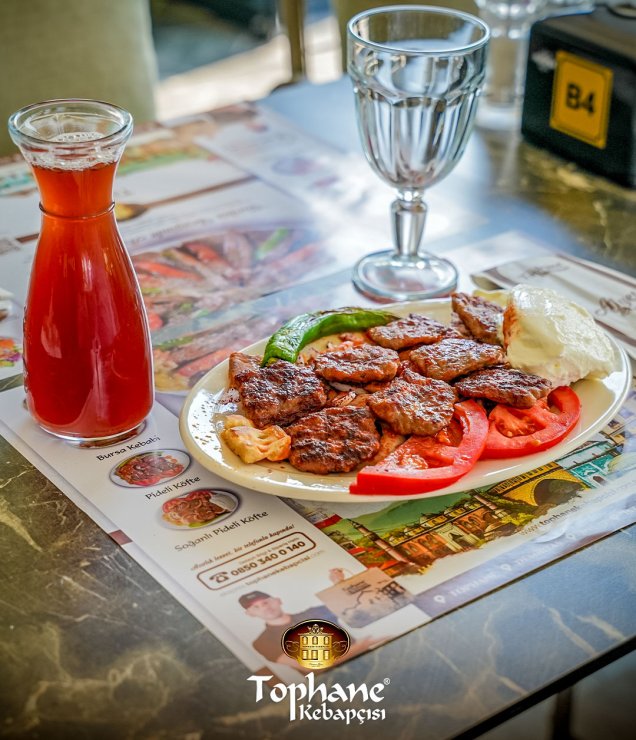 Geleneksel Bursa Kebabı Sunumu