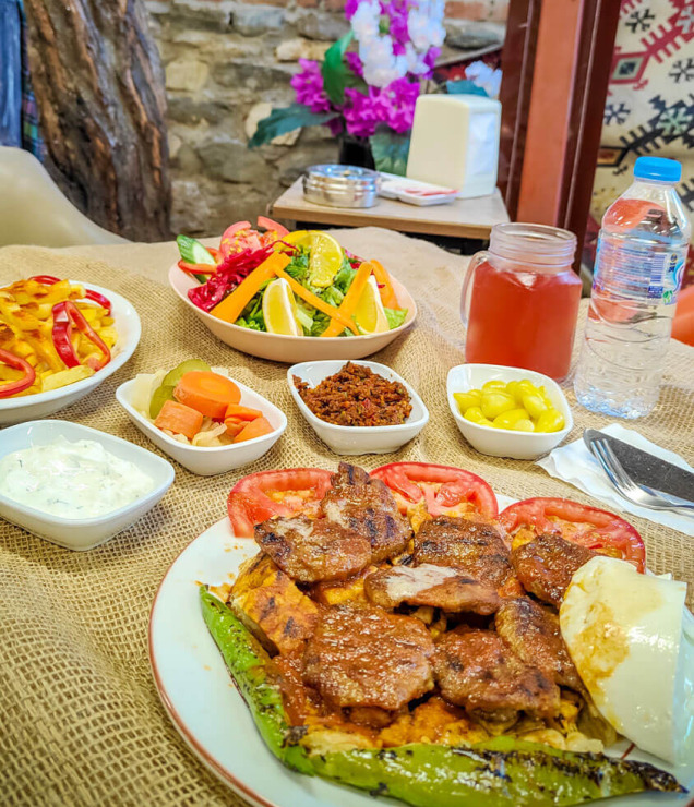 Bursa’da Pideli Köfte Keyfi