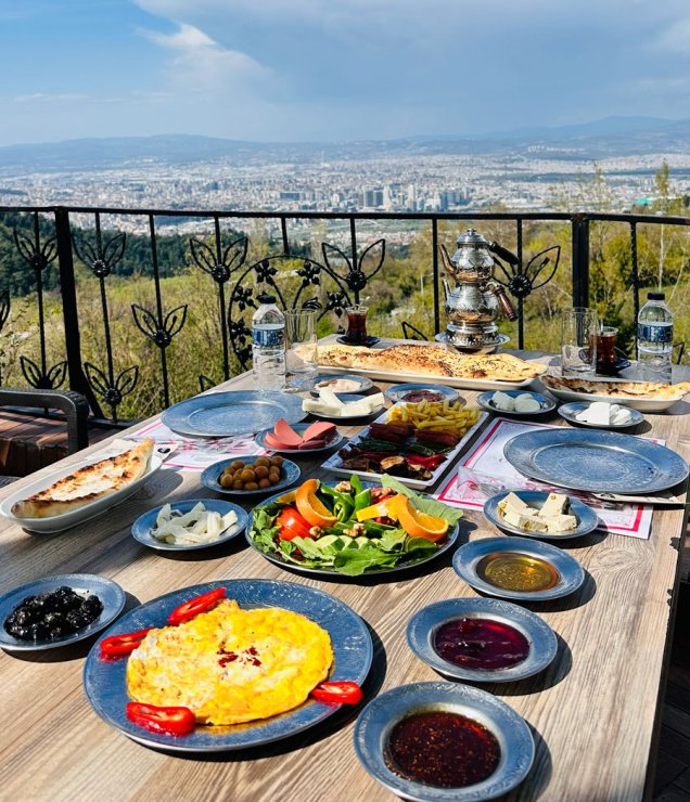 Kahvaltı – Dağ Yolunda Bursa Manzaralı Kahvaltı