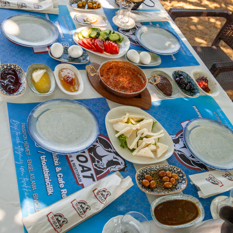 Kalabalık Sofralar İçin Grup Kahvaltısı