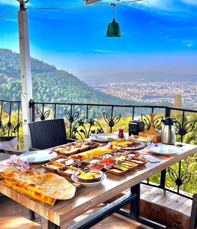 Kahvaltı – Dağ Yolunda Bursa Manzaralı Kahvaltı