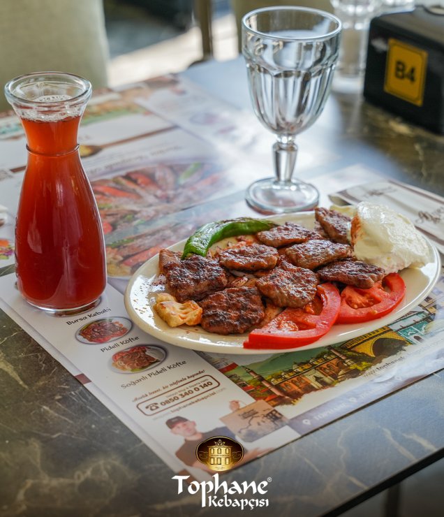 Tarihi Tophane’de Kebap Keyfi