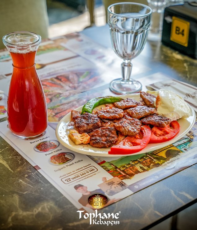 Geleneksel Bursa Kebabı Sunumu