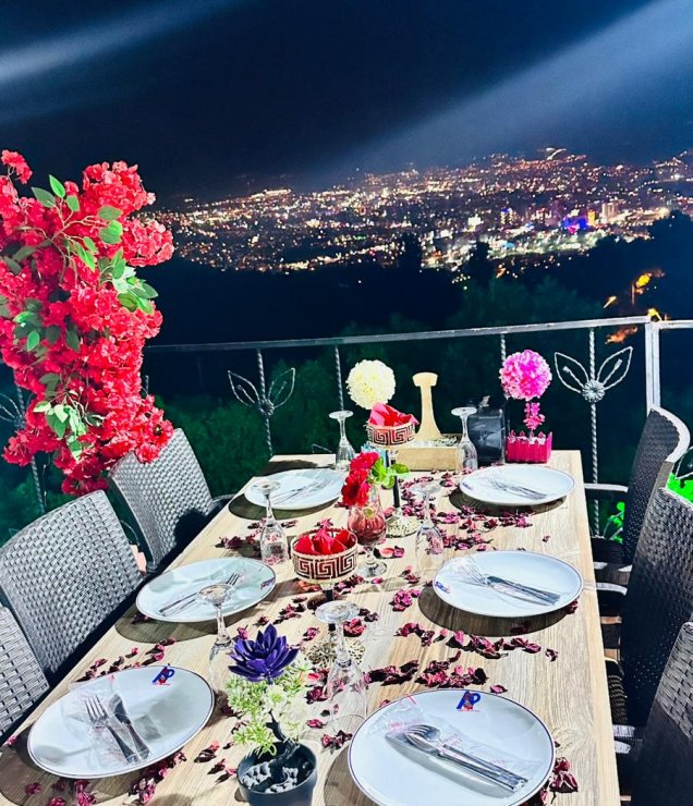 Manzaralı Romantik Akşam Yemeği