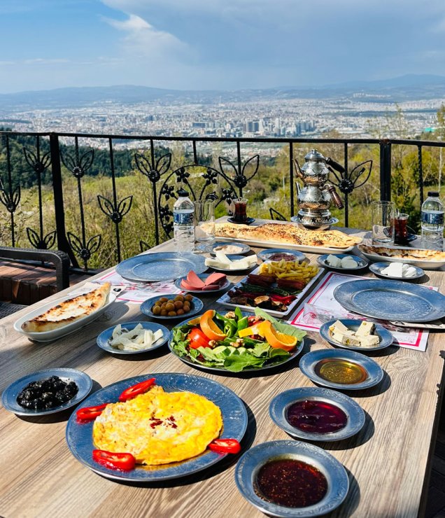 Kahvaltı – Dağ Yolunda Bursa Manzaralı Kahvaltı