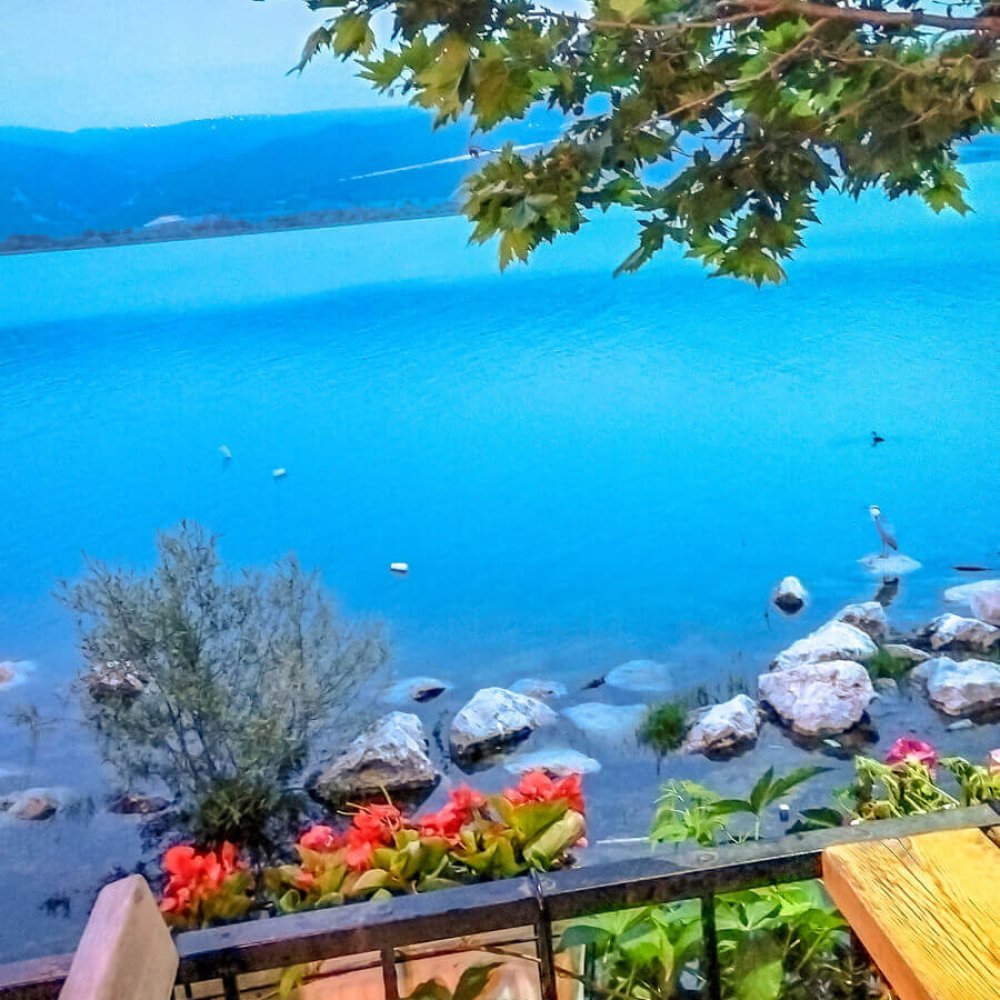 Balık Restoran: Göl Kenarında Balık Lezzetleri