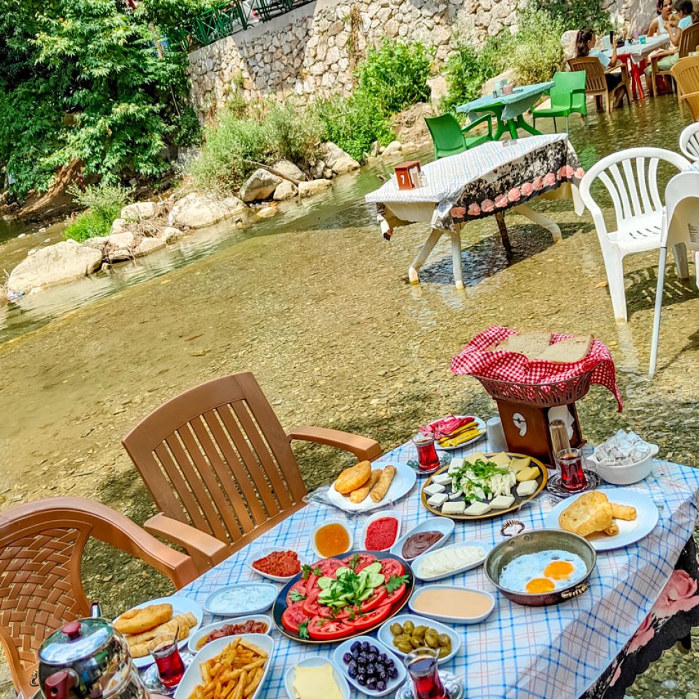 Serpme Köy Kahvaltısı Misi Karşıyaka'da