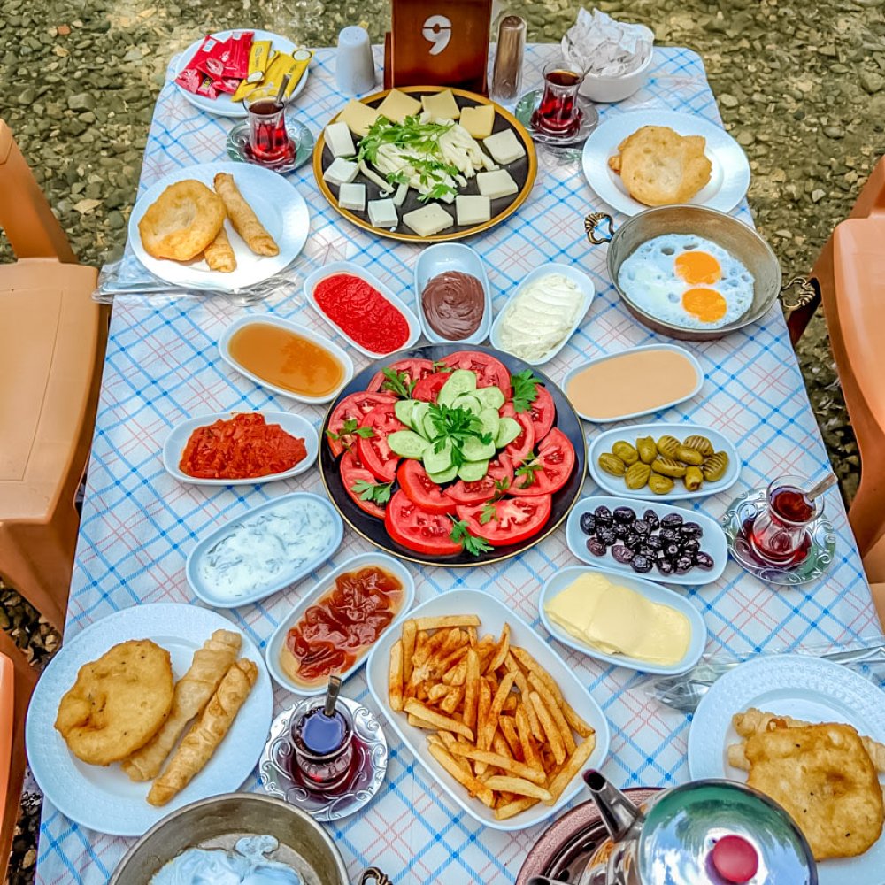 Serpme Köy Kahvaltısı Misi Karşıyaka'da