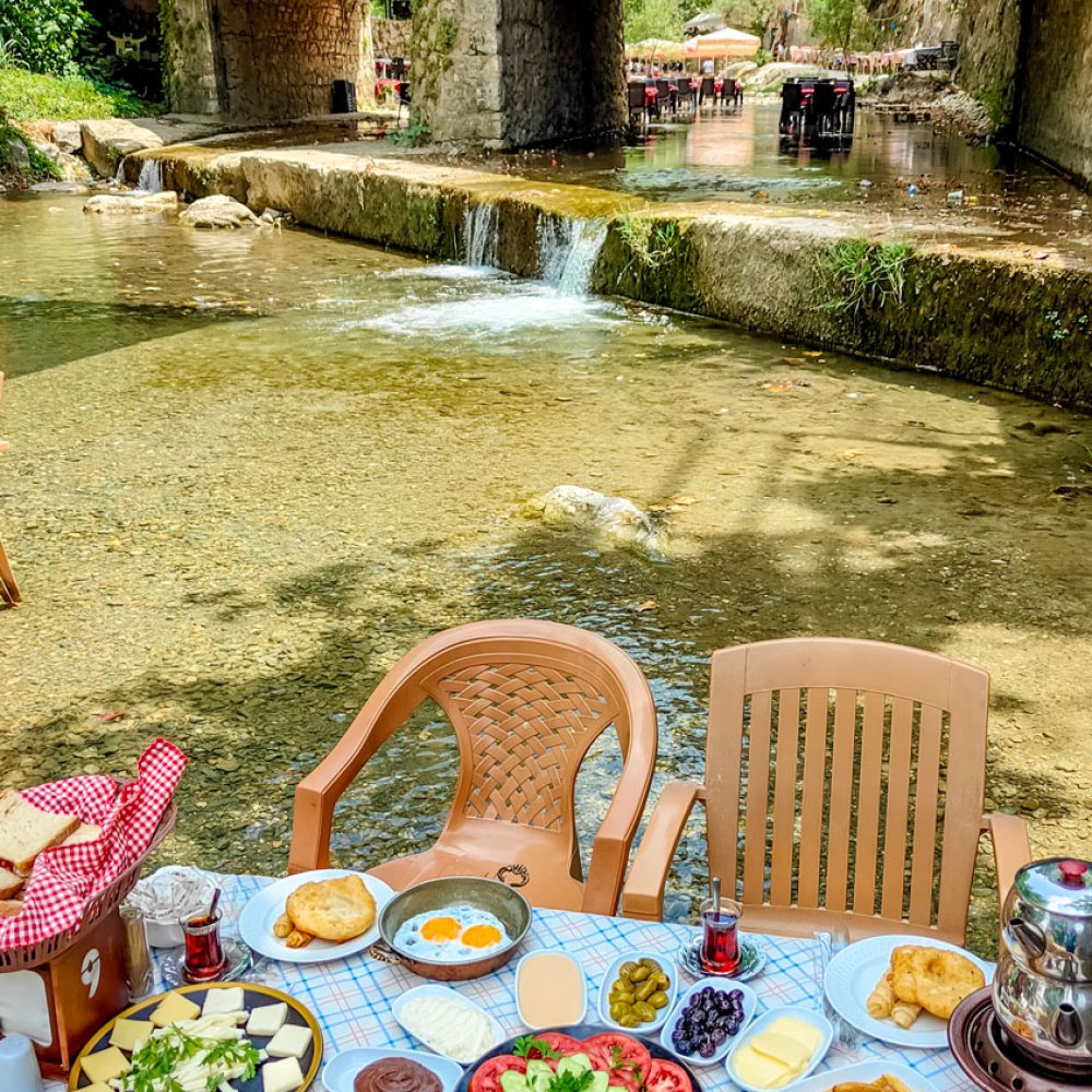 Serpme Köy Kahvaltısı Misi Karşıyaka'da
