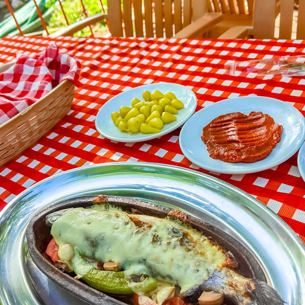 Dere Kenarında Alabalık Restoranı