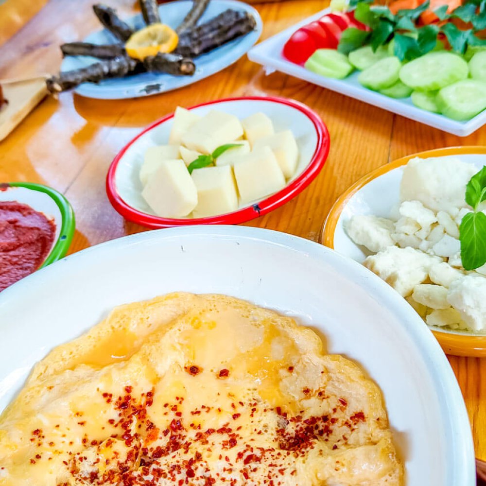 Diriliş Konağı Köy Kahvaltısı: Organik ve Doğal Lezzetler