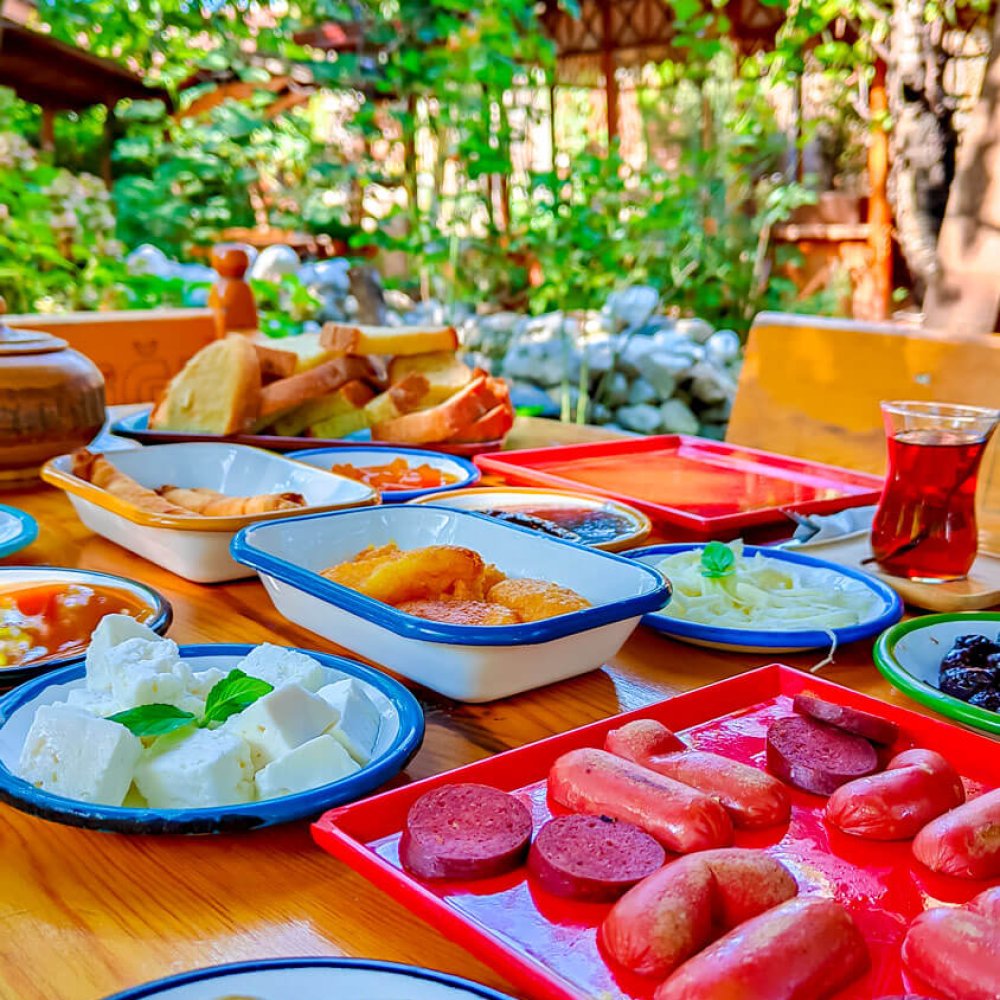Diriliş Konağı Köy Kahvaltısı: Organik ve Doğal Lezzetler