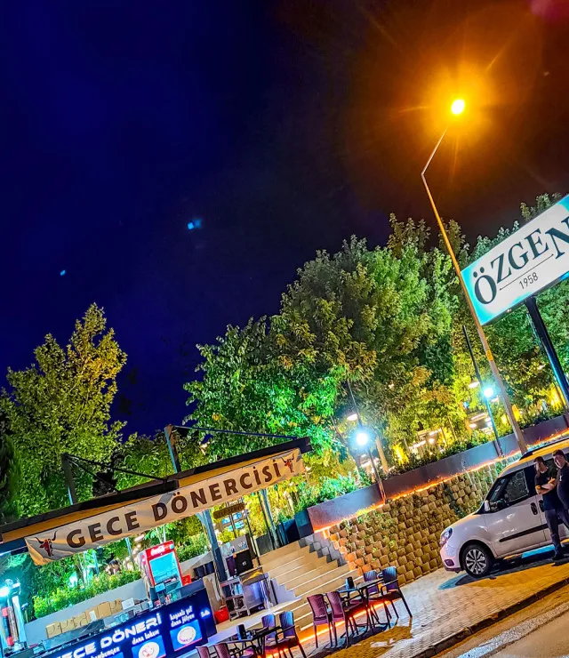 RKC Gece Döneri | Özgen Kafe Restoran Yanında Lezzetli Gece Keyfi fotoğraf 2