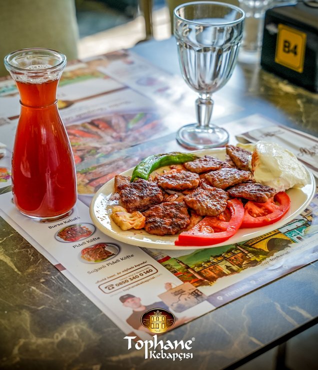Geleneksel Bursa Kebabı Sunumu