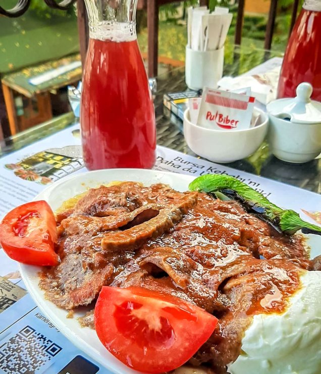 Geleneksel Bursa Kebabı Sunumu