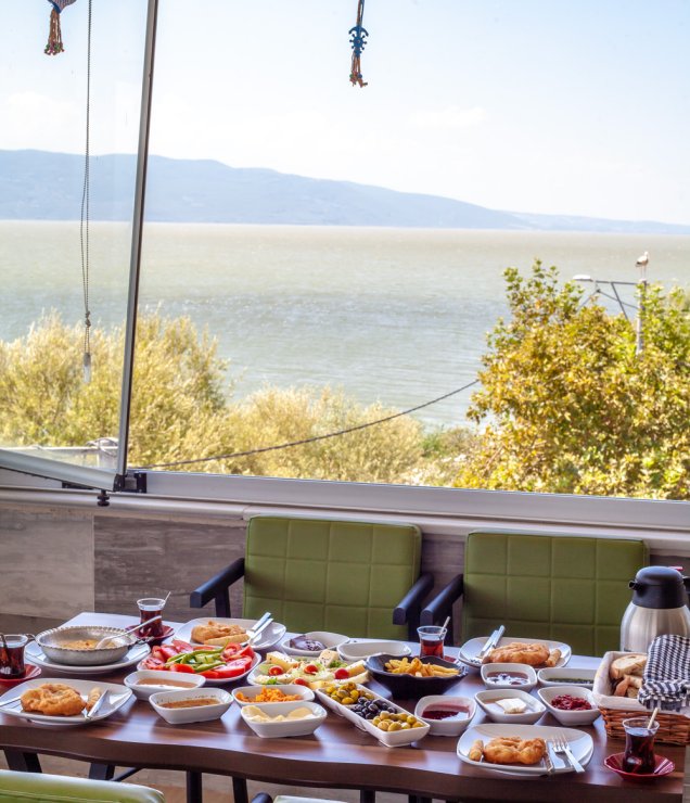 Kahvaltı – Gölyazı Göl Kenarı Serpme Kahvaltı