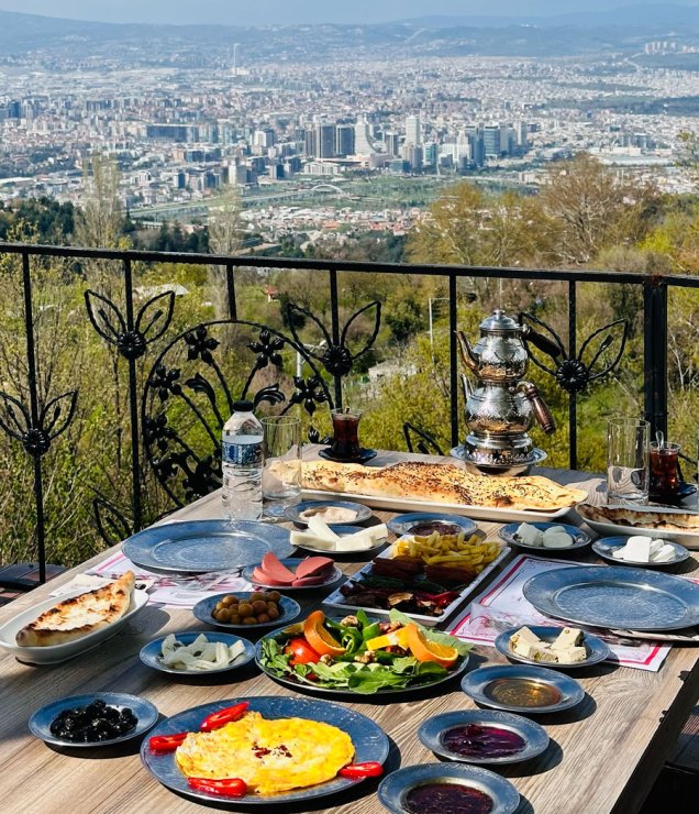 Kahvaltı – Dağ Yolunda Bursa Manzaralı Kahvaltı