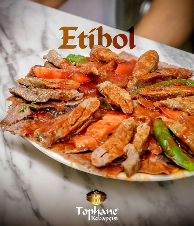 Geleneksel Bursa Kebabı Sunumu