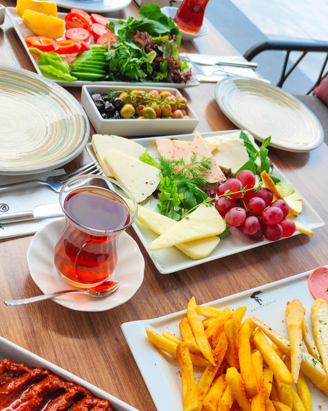 Black People'da Serpme Kahvaltı Deneyimi