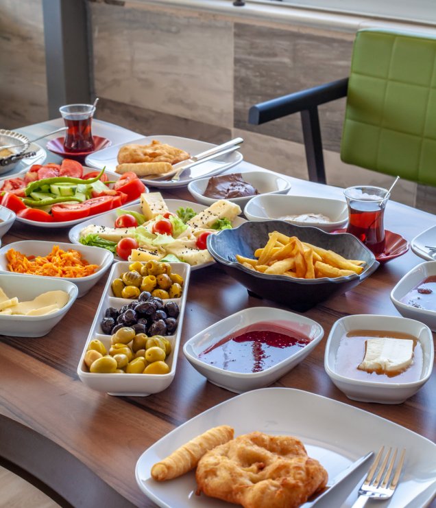 Kahvaltı – Gölyazı Göl Kenarı Serpme Kahvaltı